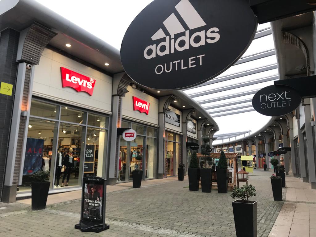 loja da adidas no shopping boulevard